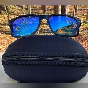 NEW! Oakley HOLBROOK sunglasses for men in box and Oakley case